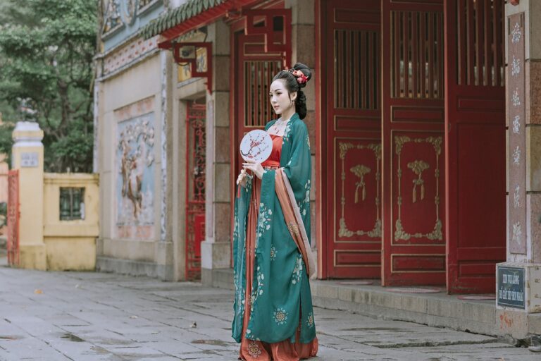 Fashion and Cultural Exchange: Western Fashion Trends in Eastern Markets