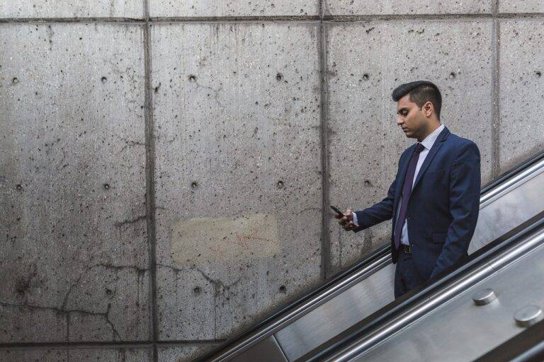How to Manage Business Finances Efficiently